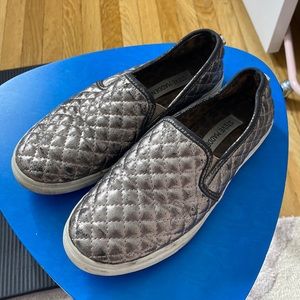 Steve Madden gold slip on